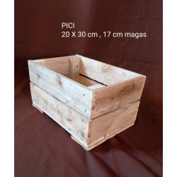 "Pici" fantázia nevű fa láda