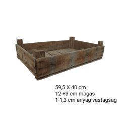 Régi, rusztikus , alacsony faláda, zöldséges láda 